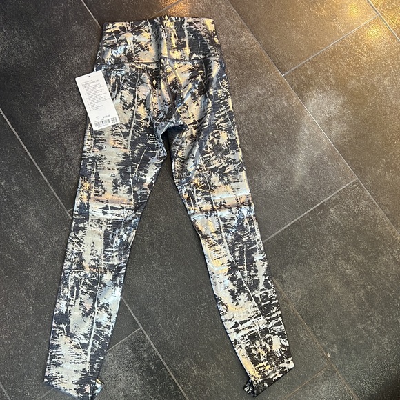 Lululemon wunder under tight - size 4 - Picture 4 of 4